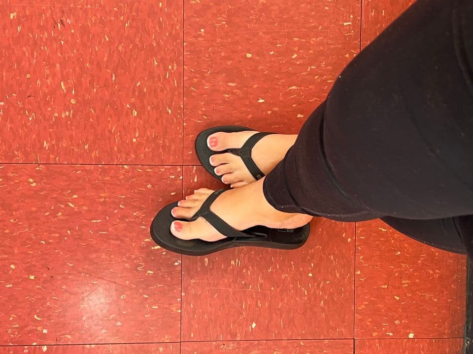 L’s sexy toes